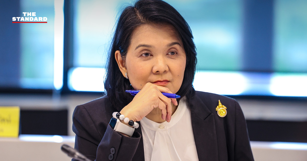 ศ.ดร.พิรงรอง รามสูต กรรมการ กสทช. แถลงข่าวเกี่ยวกับแผนทีวีดิจิทัลและอุตสาหกรรมคอนเทนต์ไทย