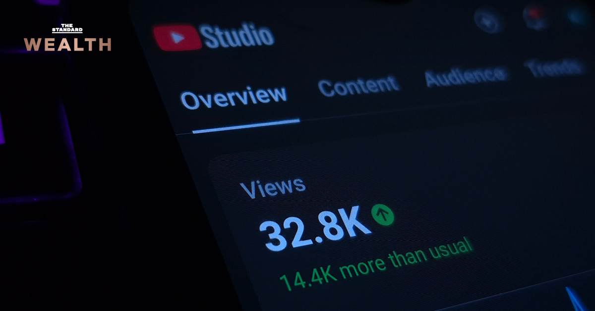 โลโก้ YouTube บนหน้าจอสมาร์ทโฟน