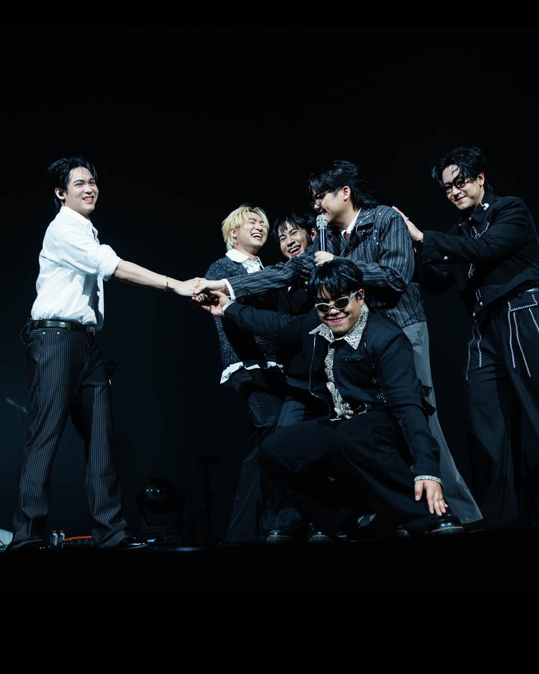 ภาพบรรยากาศการแสดงบนเวทีในงาน OCTOBER THEORY CONCERT ของ guncharlie 2