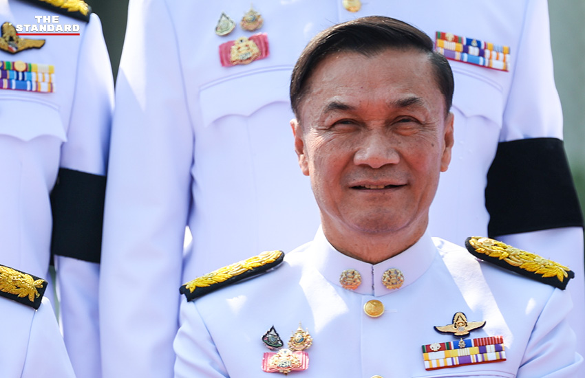 ภาพกลุ่มพรรคร่วมฝ่ายค้านยื่นญัตติอภิปรายไม่ไว้วางใจรัฐบาล พร้อมข้อกล่าวหา ‘เสแสร้งรักชาติ-ฉวยโอกาสบนวิกฤต’ 12