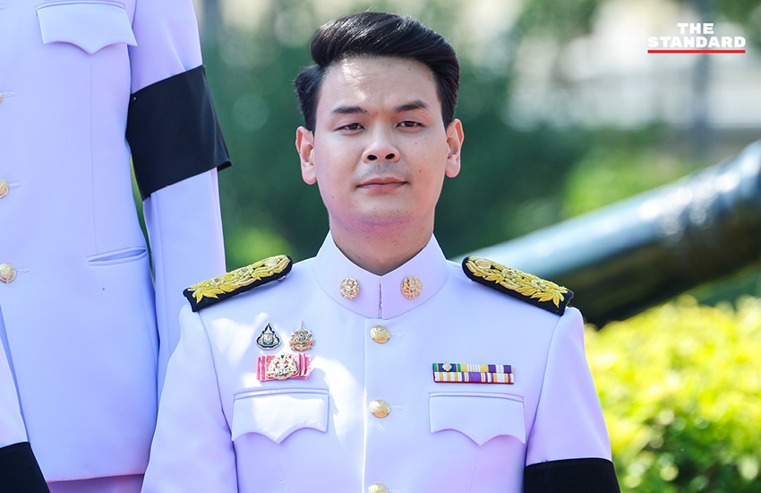 ภาพกลุ่มพรรคร่วมฝ่ายค้านยื่นญัตติอภิปรายไม่ไว้วางใจรัฐบาล พร้อมข้อกล่าวหา ‘เสแสร้งรักชาติ-ฉวยโอกาสบนวิกฤต’ 15
