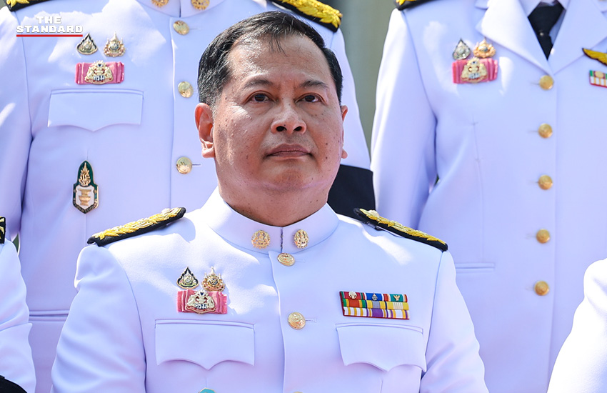 ภาพกลุ่มพรรคร่วมฝ่ายค้านยื่นญัตติอภิปรายไม่ไว้วางใจรัฐบาล พร้อมข้อกล่าวหา ‘เสแสร้งรักชาติ-ฉวยโอกาสบนวิกฤต’ 5