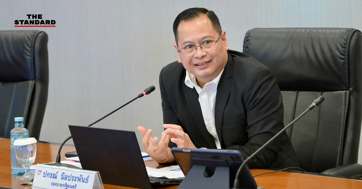 ภาพ ปกรณ์ นิลประพันธ์ รองนายกรัฐมนตรี ให้สัมภาษณ์สื่อมวลชน