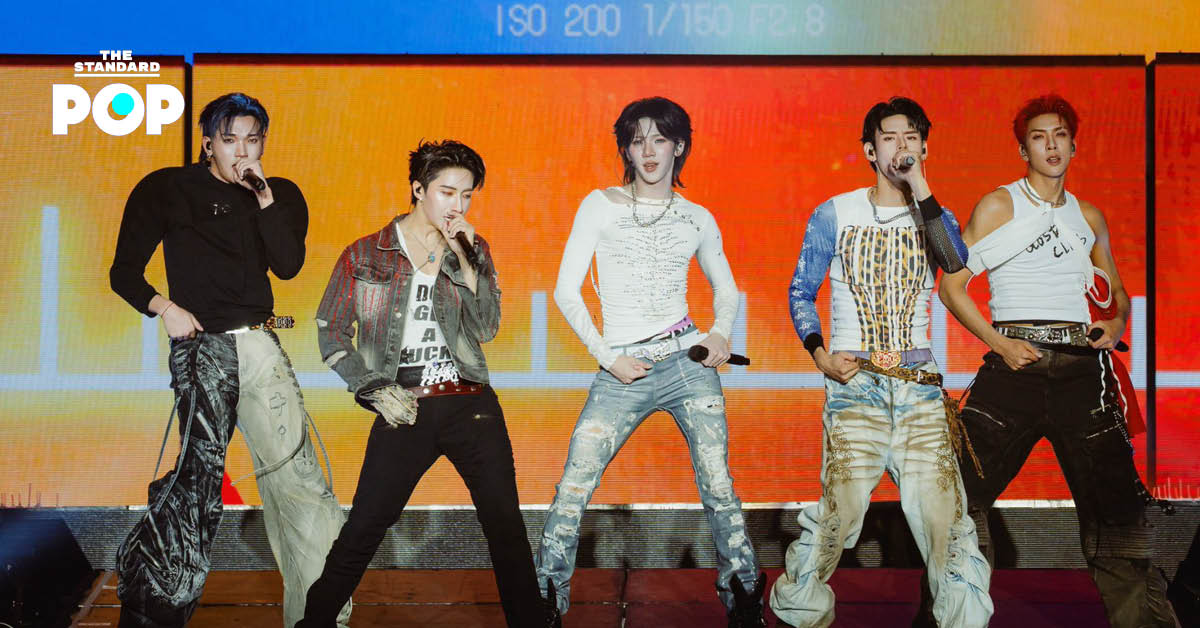 ภาพสมาชิกวง PERSES กำลังแสดงคอนเสิร์ต ‘UNCENSORED’ บนเวที 12