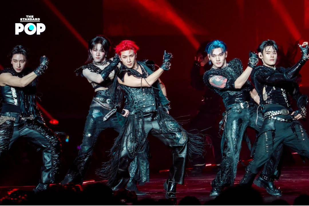ภาพสมาชิกวง PERSES กำลังแสดงคอนเสิร์ต ‘UNCENSORED’ บนเวที 6