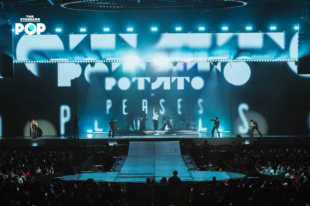 ภาพสมาชิกวง PERSES กำลังแสดงคอนเสิร์ต ‘UNCENSORED’ บนเวที 9