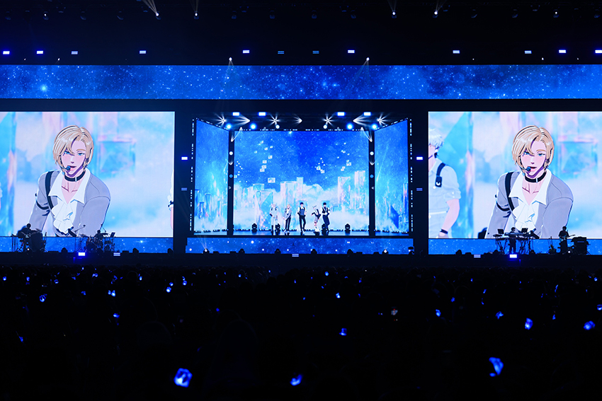 ภาพการแสดงของวง PLAVE ไอดอลเสมือนจริงบนเวทีคอนเสิร์ต 2
