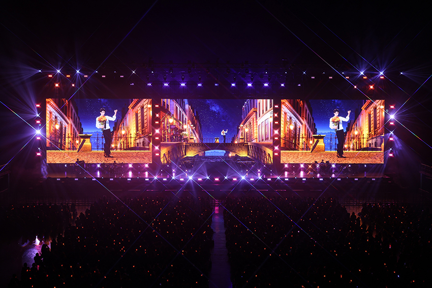 ภาพการแสดงของวง PLAVE ไอดอลเสมือนจริงบนเวทีคอนเสิร์ต 3