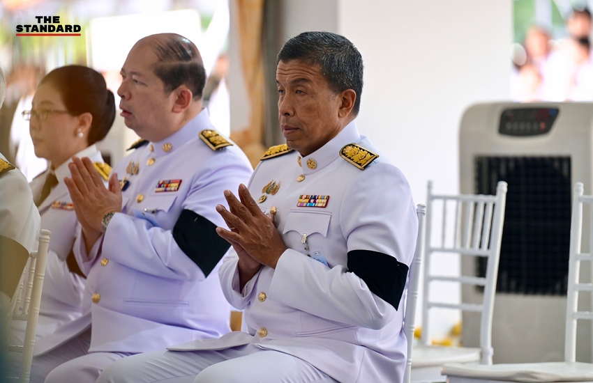 อนุทิน ชาญวีรกูล เป็นประธานในพิธีสวดพระพุทธมนต์และทำบุญตักบาตรถวายพระราชกุศล ณ ท้องสนามหลวง 7
