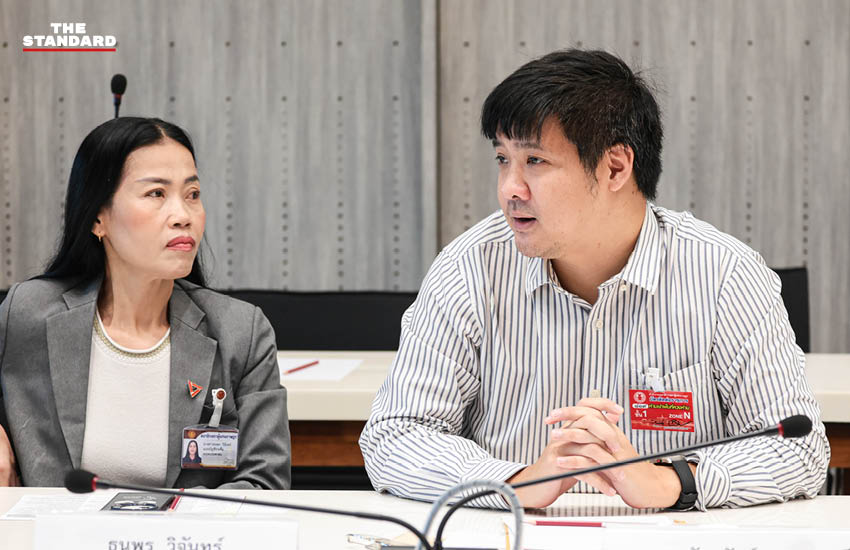 ณัฐพงษ์ เรืองปัญญาวุฒิ และคณะทำงานพรรคประชาชน ร่วมหารือกับตัวแทนทีมประกันสังคมก้าวหน้า ที่อาคารรัฐสภา 4