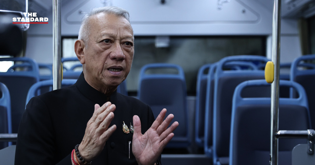 ภาพรถไฟฟ้าและรถเมล์ EV สื่อถึงการพัฒนาระบบขนส่งสาธารณะในกรุงเทพฯ