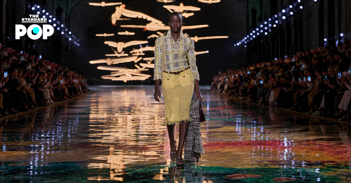 Rachel Ojuromi เดินแบบบนรันเวย์ CHANEL