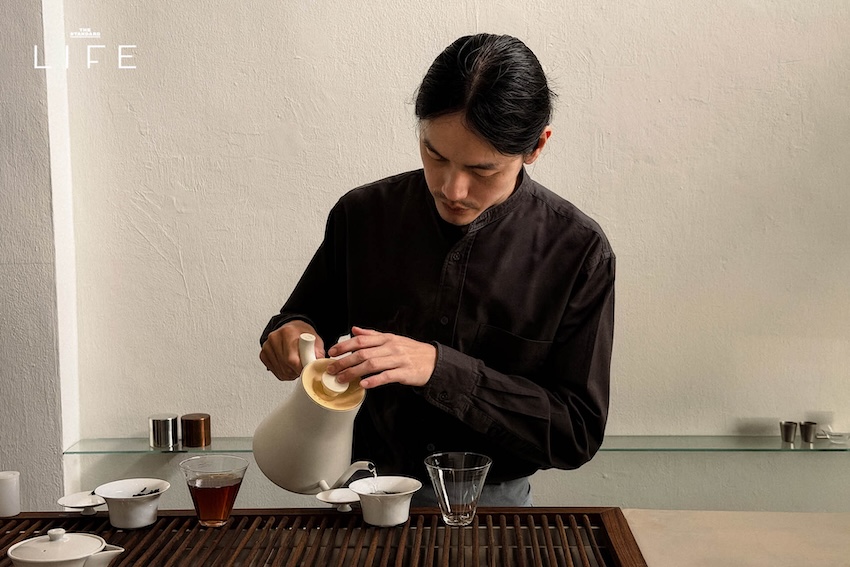 บรรยากาศเคาน์เตอร์บาร์และการชงชาที่ร้าน Sang Slua ทีบาร์ย่านท่าดินแดง 6