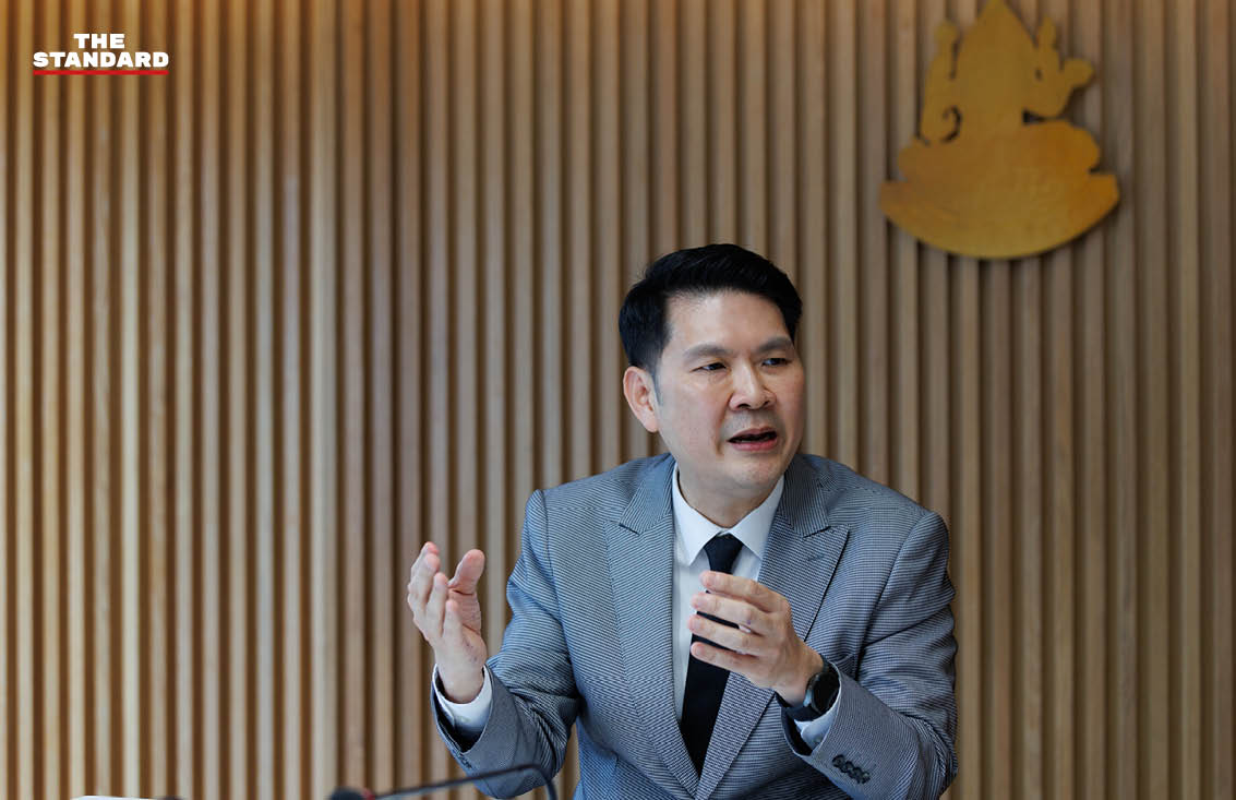 ภาพศาสตราจารย์ ดร.ธนะเศรษฐ์ ง้าวหิรัญพัฒน์ อธิการบดีมหาวิทยาลัยศิลปากร 2