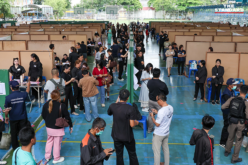 บรรยากาศการเลือกตั้งคณะกรรมการประกันสังคมที่โรงเรียนสมุทรปราการ มีผู้ประกันตนทยอยมาใช้สิทธิอย่างคึกคัก 1
