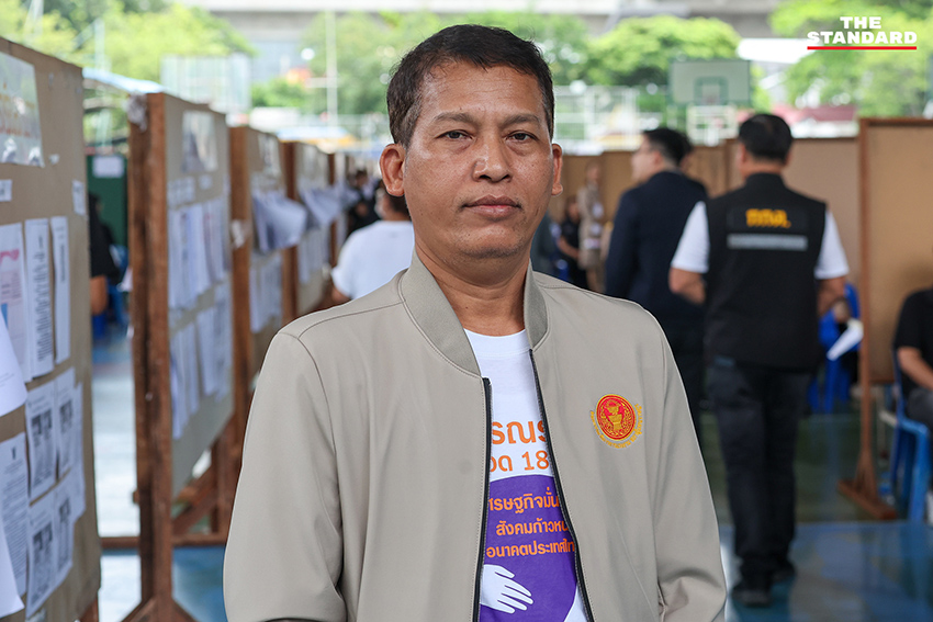 บรรยากาศการเลือกตั้งคณะกรรมการประกันสังคมที่โรงเรียนสมุทรปราการ มีผู้ประกันตนทยอยมาใช้สิทธิอย่างคึกคัก 5