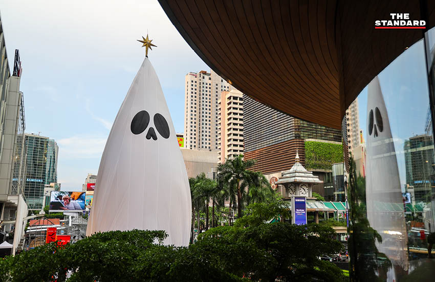 ผียักษ์สีขาว Spooky Boo สูง 40 เมตร ประดับไฟบริเวณลานหน้าเซ็นทรัลเวิลด์ช่วงเทศกาลฮาโลวีน 4