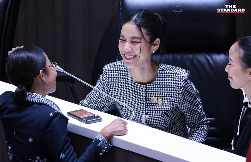 สุชาดา ซาง แทนทรัพย์ เข้าร่วมการประชุมสภาผู้แทนราษฎรตามปกติ 1