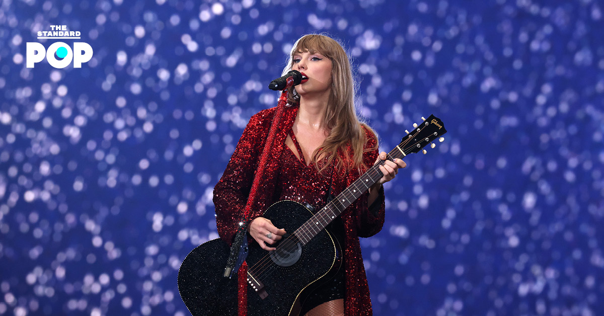Taylor Swift ขึ้นแสดงคอนเสิร์ตบนเวที