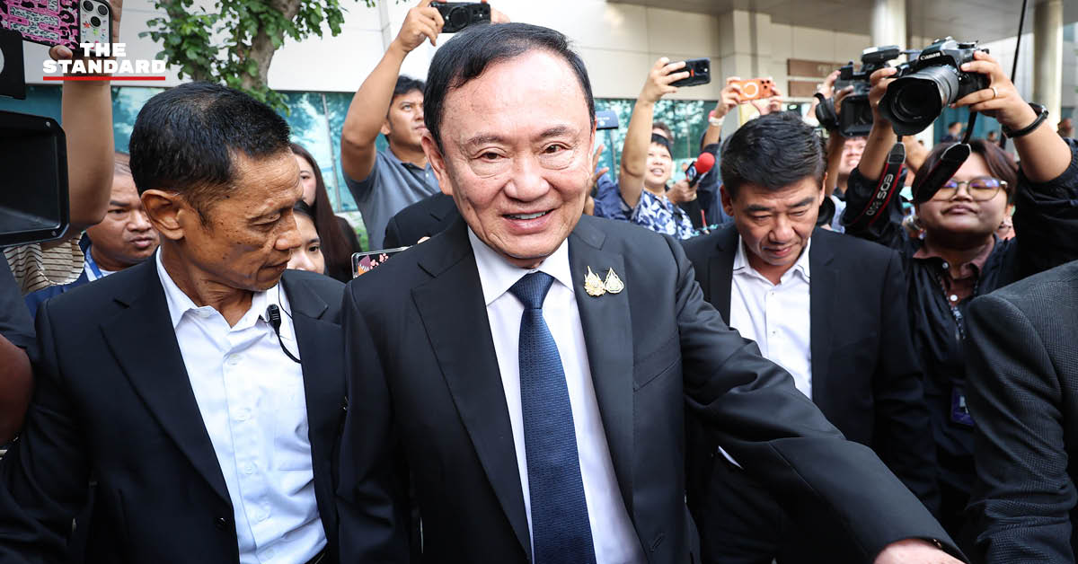 ทักษิณ ชินวัตร เดินทางมาศาลภาษีอากรกลางเพื่อเป็นพยานในการไต่สวนคดีฟ้องกรมสรรพากร
