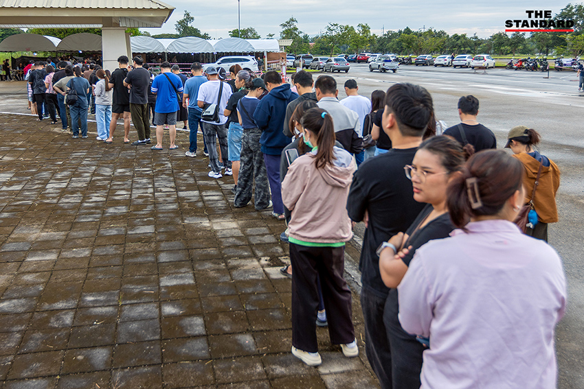 ผู้ประกันตนจำนวนมากต่อคิวรอใช้สิทธิเลือกตั้งบอร์ดประกันสังคมที่ศูนย์ประชุมฯ เชียงใหม่ 4