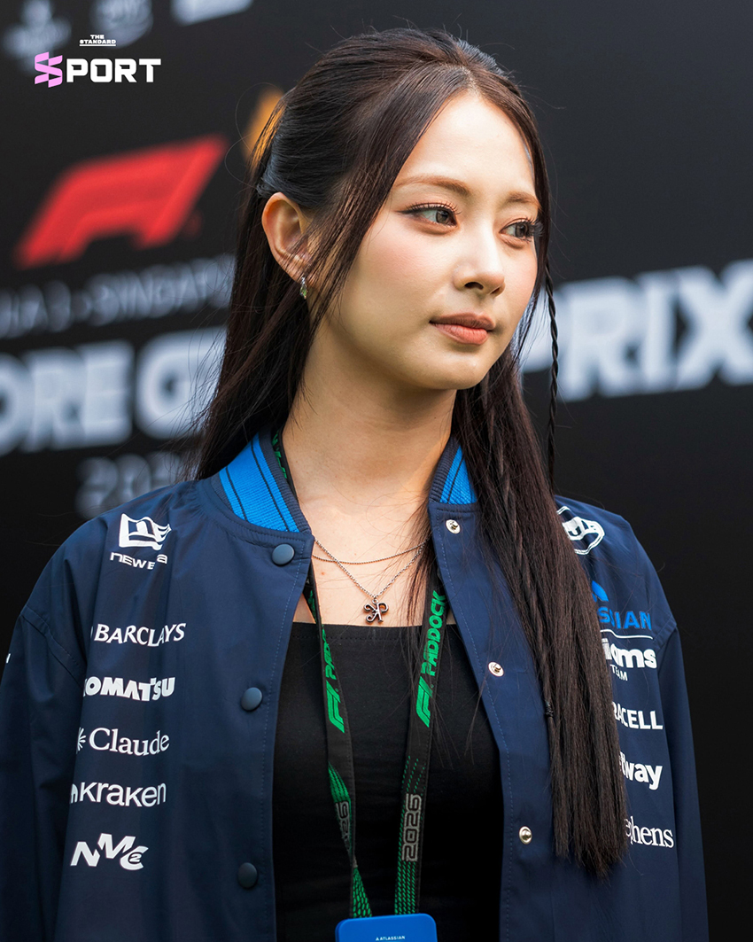จื่อวี TWICE ถ่ายภาพกับรถแข่งหรือทีมงาน Williams Racing ในแพดด็อก F1 3