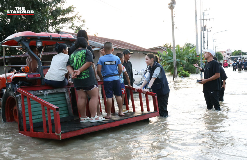 ซาบีดา ไทยเศรษฐ์ และปานัดฌา ไทยเศรษฐ์ ลงพื้นที่ช่วยเหลือผู้ประสบภัยน้ำท่วมที่อุทัยธานี 17