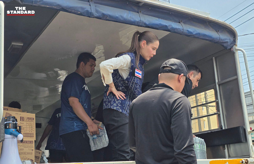 ซาบีดา ไทยเศรษฐ์ และปานัดฌา ไทยเศรษฐ์ ลงพื้นที่ช่วยเหลือผู้ประสบภัยน้ำท่วมที่อุทัยธานี 5